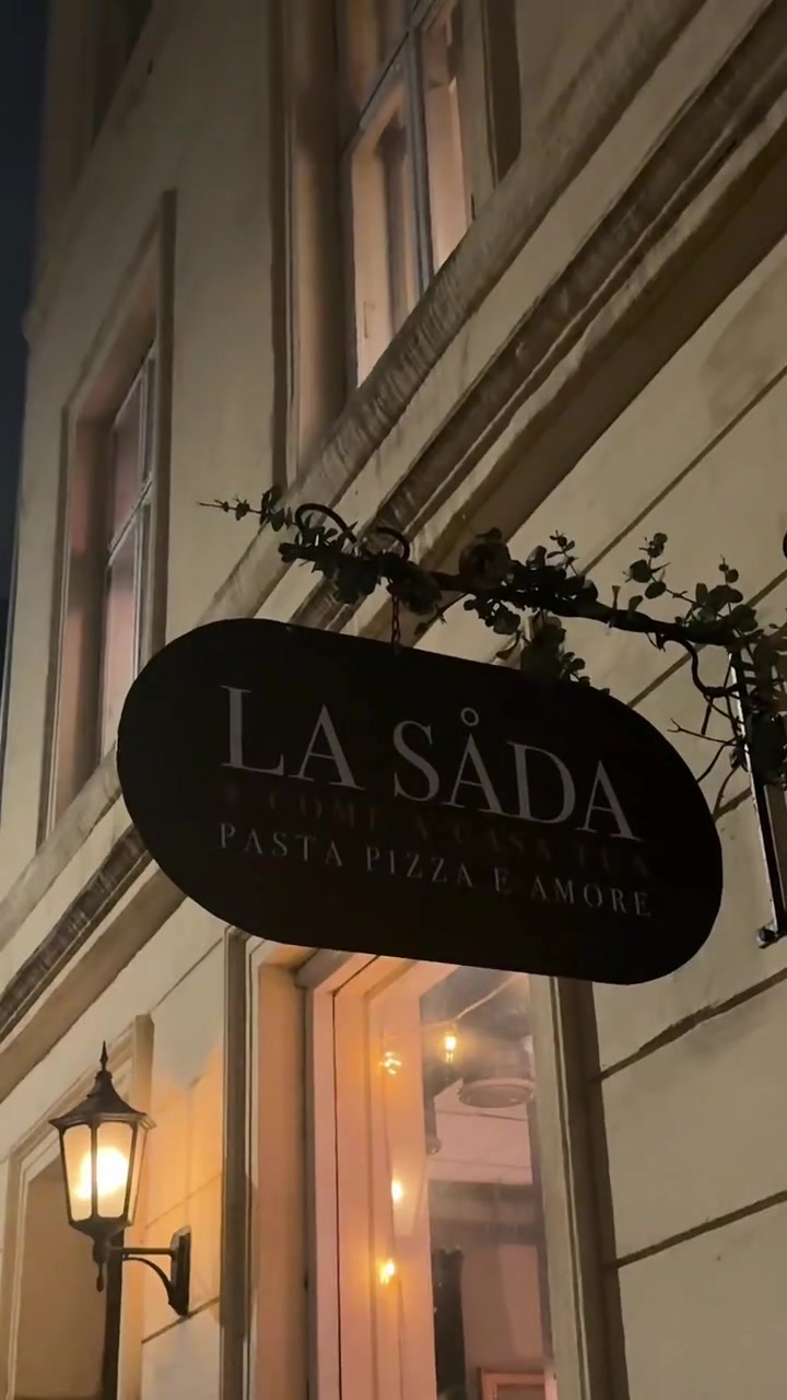 La Sådas restaurantskilt og inngang